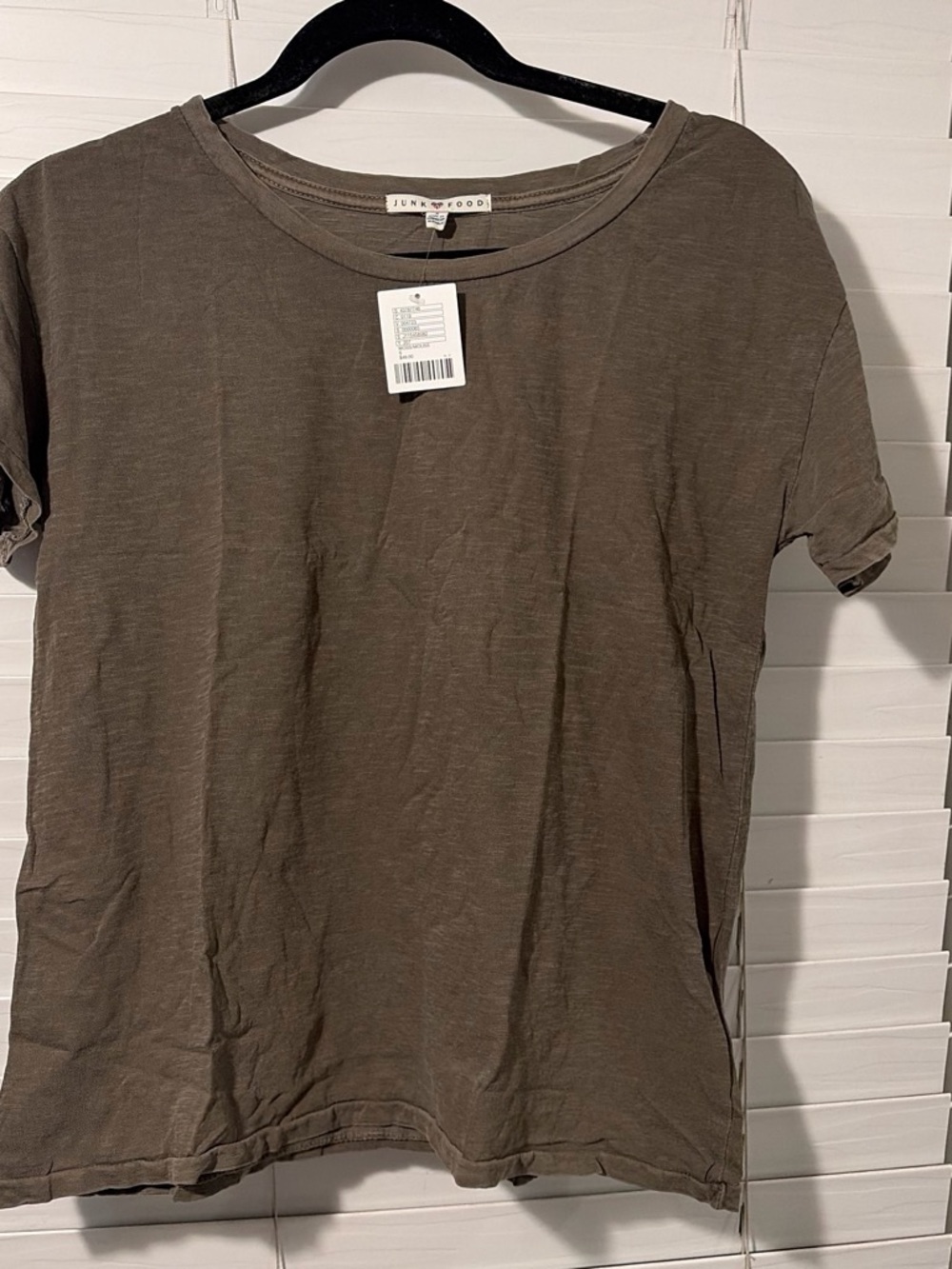 Junk Food Clothing Women's Short Sleeve Crewneck Tee in Olive